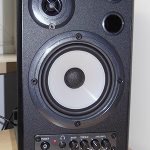 Behringer MS40 im Test: Multimedia-Sound am PC Die rechte Box der Behringer MS40 beherbergen die Regler