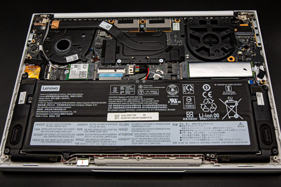 Lenovo Yoga 7i Slim Carbon: Ultrabook im Hands-On Test Das Layout sieht einen 2. Lüfter vor, Lenovo meint anscheinend, dass einer ausreichen würde